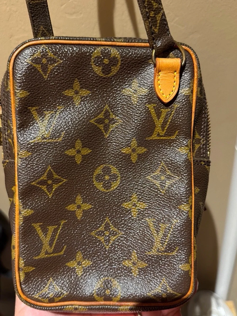 Louis Vuitton compact louis